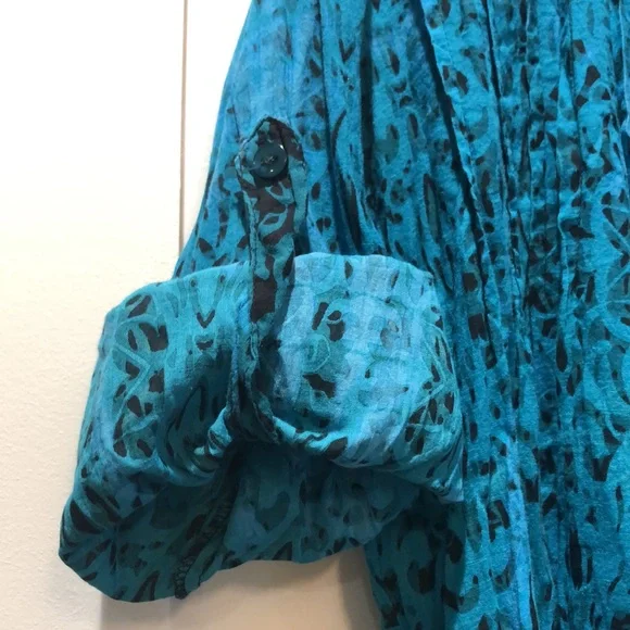 🥳PAPA Vancouver womens size Medium long sleeved or rolled cuff sleeve shirt - Picture 7 of 9